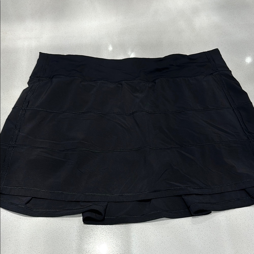 Lululemon Pace Rival Mid Rise 
Black Mini Skirt